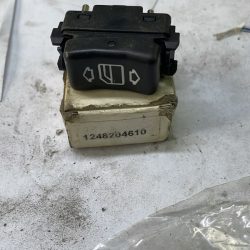 Protegido: MERCEDES BENZ-INTERRUPTOR DE VIDRIO ELECTRICO TRASERO